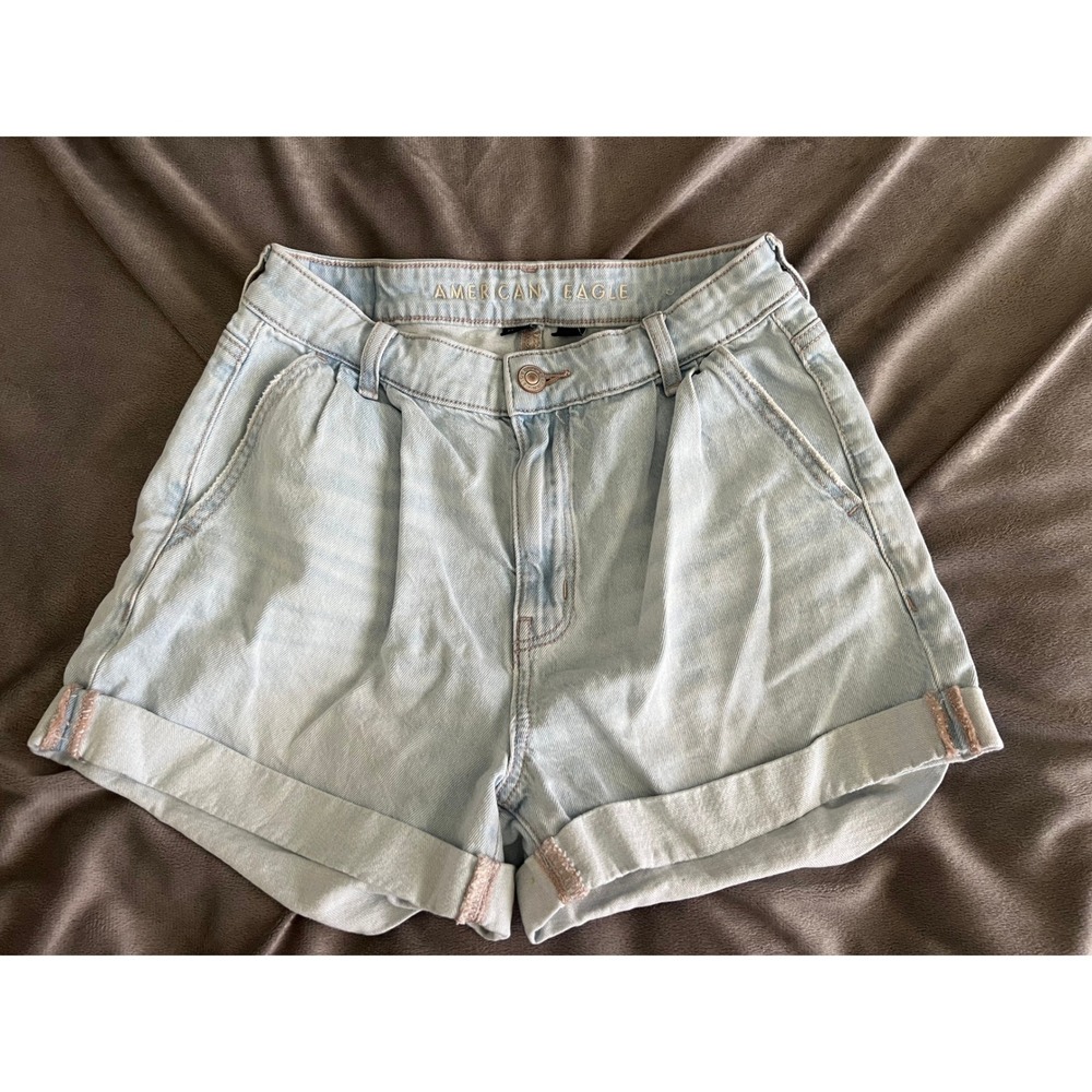 American Eagle Strigid Mom Shorts Light Wash Pleated Cuffed Denim 00